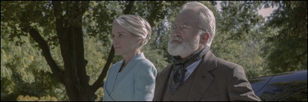 Naomi (Ever Carradine) et Joseph Lawrence (Bradley Whitford) dans l'&eacute;pisode 2  de la saison 6 de The Handmaid's Tale