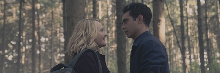 Retrouvailles entre June (Elisabeth Moss) et Nick (Max Minghella) dans l'épisode 3 de la saison 6 de The Handmaid's Tale