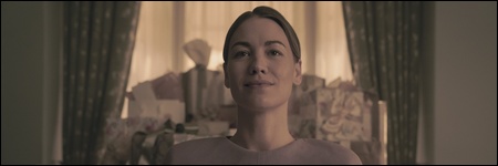 Serena Joy Waterford (Yvonne Strahovski) dans l'&eacute;pisode 7 de la saison 6 de The Handmaid's Tale