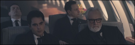 Nick Blaine (Max Minghella), Joseph Lawrence (Bradley Whitford), Matthew Calhoun (Jonathan Watton) et Gabriel Wharton (Josh Charles) dans l'épisode 9 de la saison 6 de The Handmaid's Tale